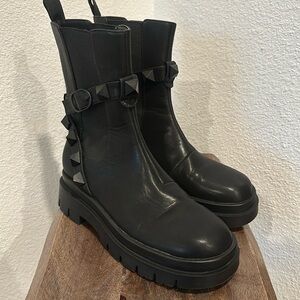 DECKUBA Studded Detail Chunky Boot Biker Size 39 US 8.5